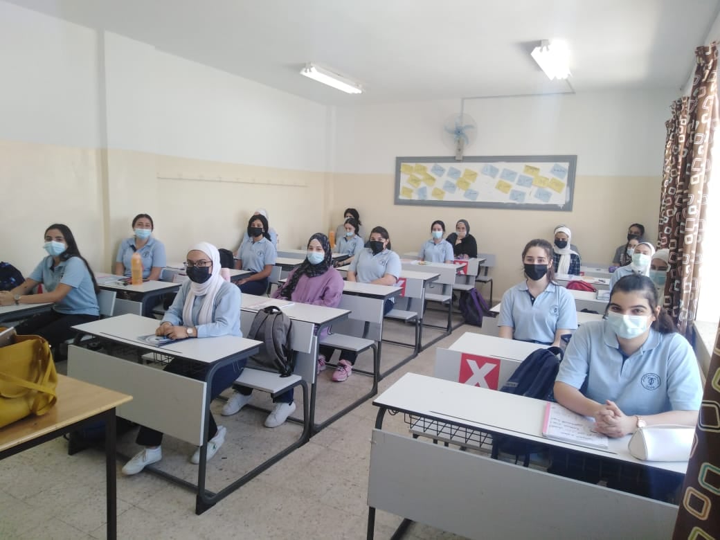 طلبة الثانوية العامة في مدارس بطريركية الروم الأرثوذكس يلتحقون بمدارسهم بشكل وجاهي.