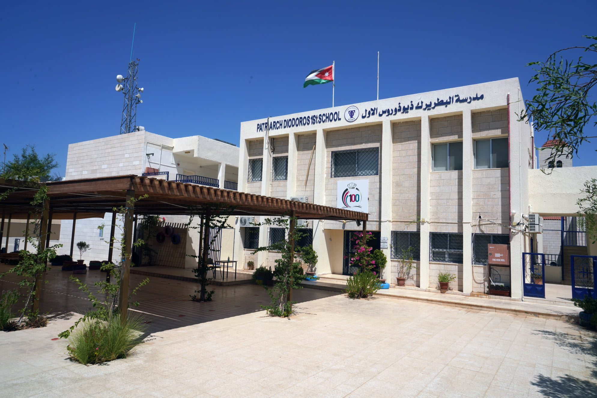 لقاء جمع عددا من داعمي مدرسة بطريركية الروم الأرثوذكس المقدّسية -العقبة.