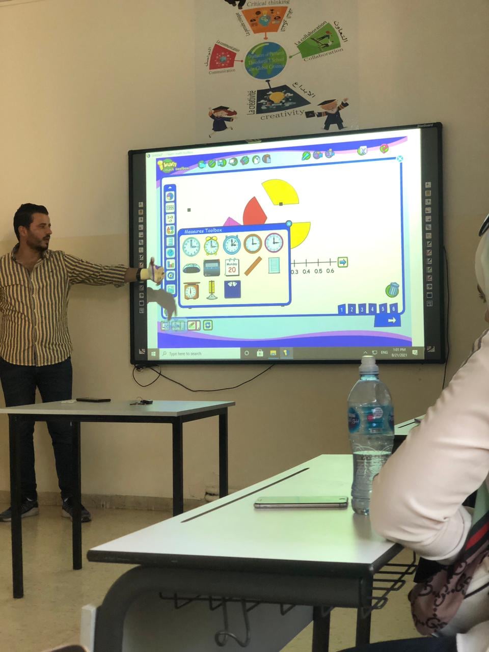 ورشة تدريبية بعنوان "التدريب على استخدام الألواح الذكية".